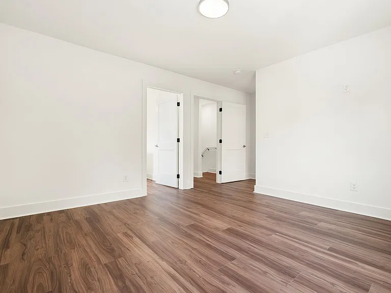 711 Gerard St #B — Photo 24