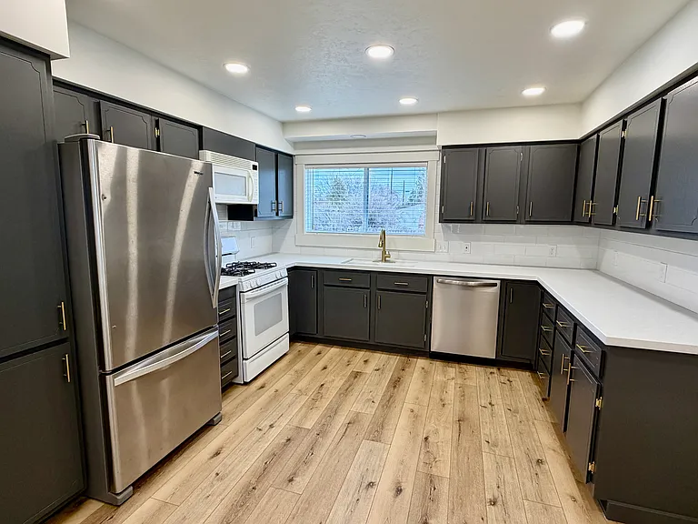 145 N Byron Ave #A — Photo 9