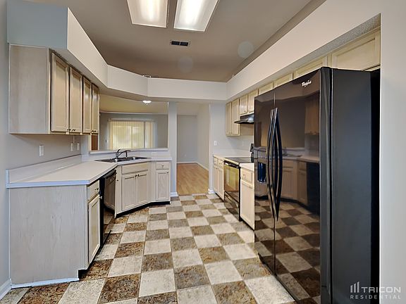 4th image of 631 Buckingham Ct