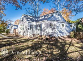 272 Washington Ave, Saint James, NY 11780