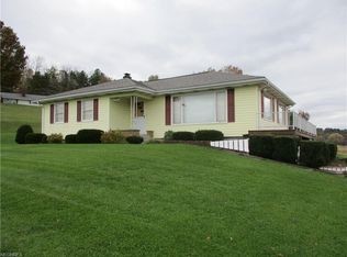 1747 Pleasant Valley Rd NE, New Philadelphia, OH 44663