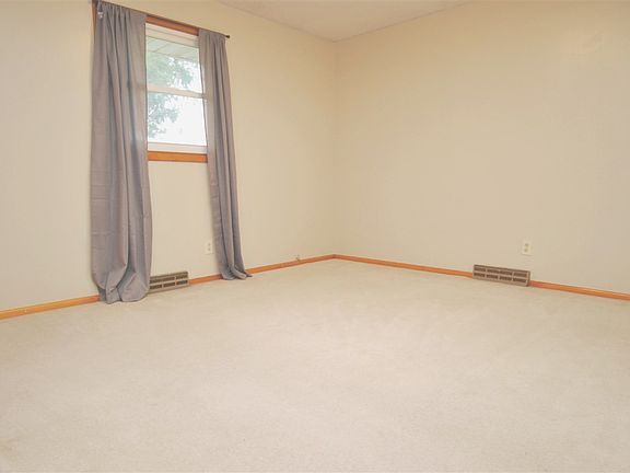 5th image of 423 W 18th St