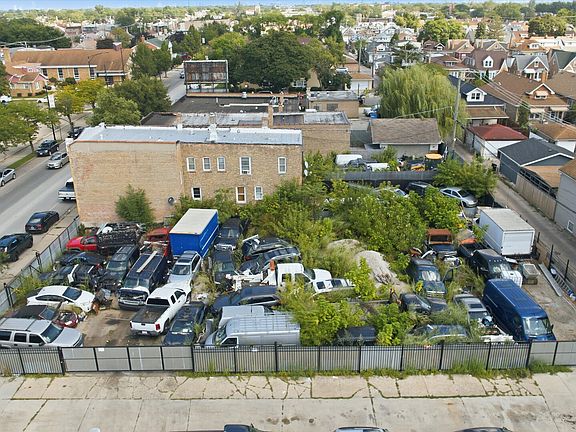 3rd image of 5817 W Diversey Ave