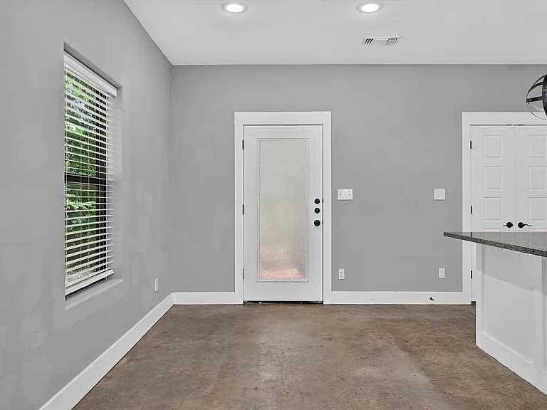 707 E Woodard St — Photo 15