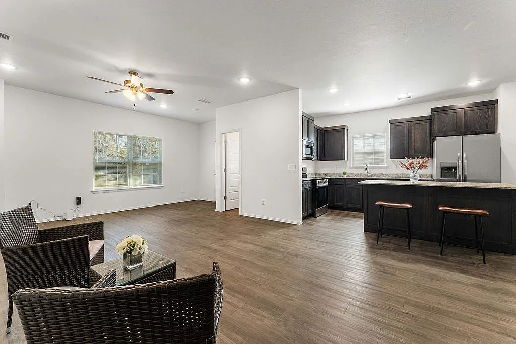 1094 S Benchmark Ln — Photo 3