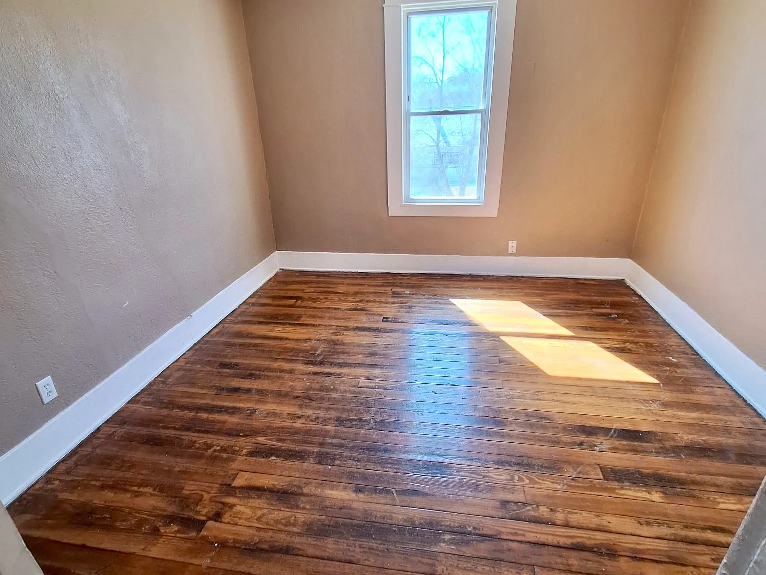 2 bed, 750 sqft, $850 — Photo 3