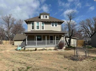 616 W 1st St, Pratt, KS 67124