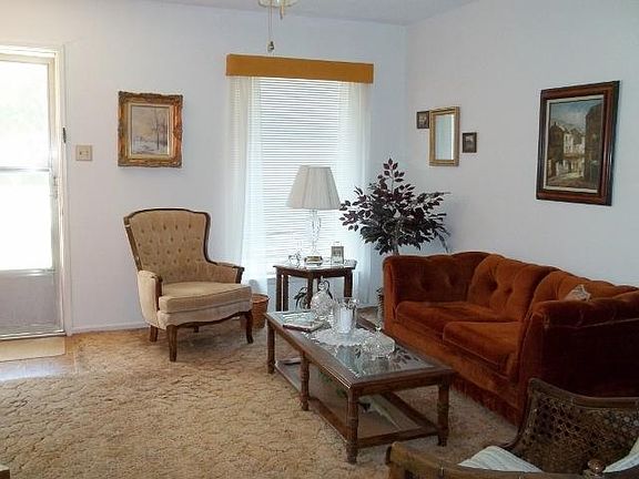 3rd image of 717 Sunset Dr