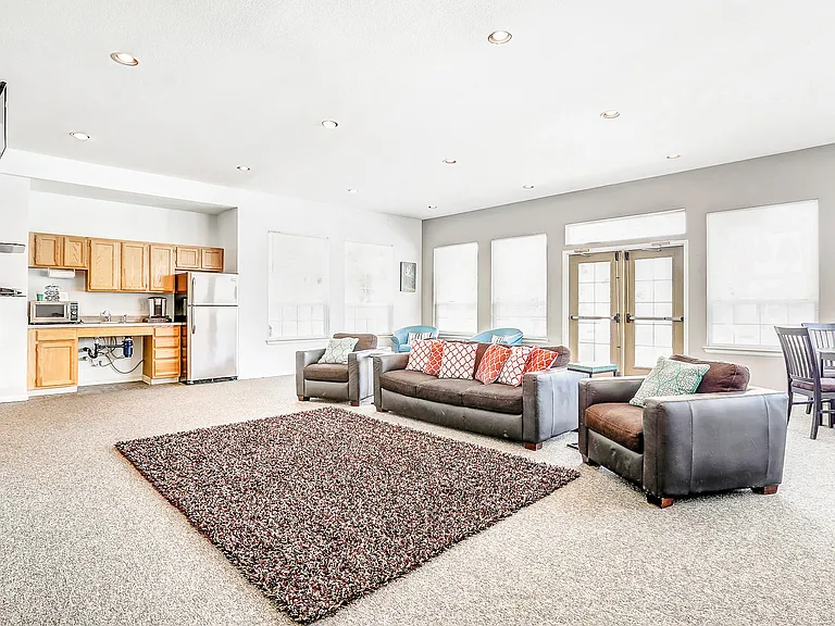 Riverwalk Apartments — Photo 9
