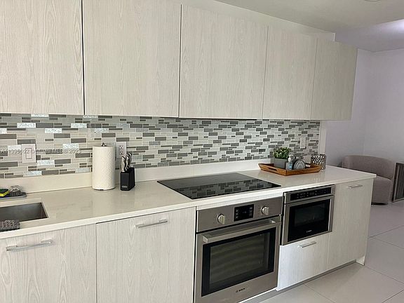 5th image of 501 NE 31st St Unit 701