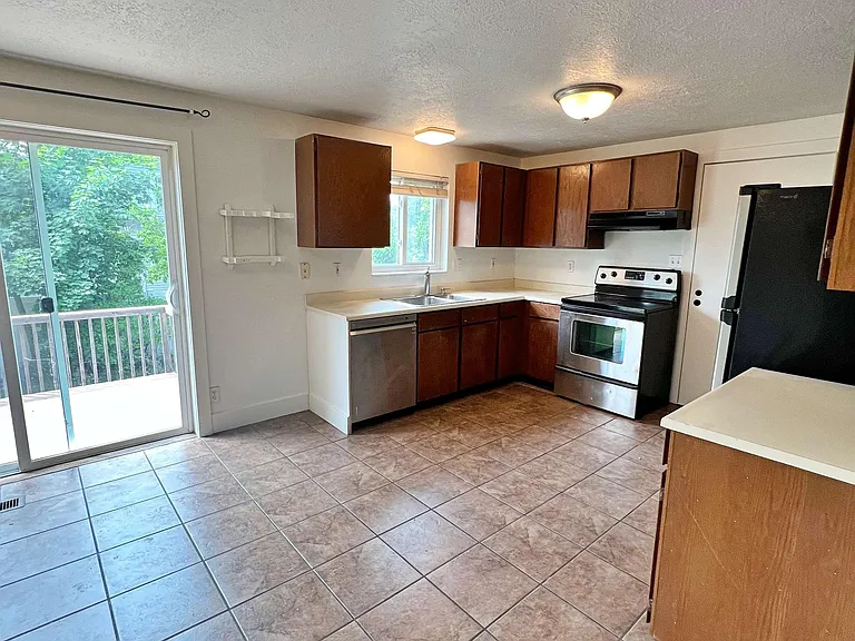 10 Pinewood Dr — Photo 4