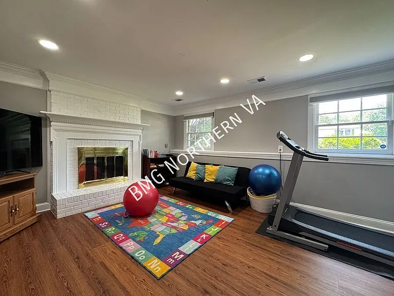 1304 Dulles Pl — Photo 16