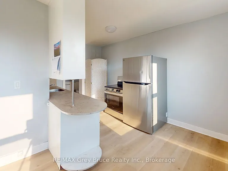 844 2nd Ave E #4 — Photo 2