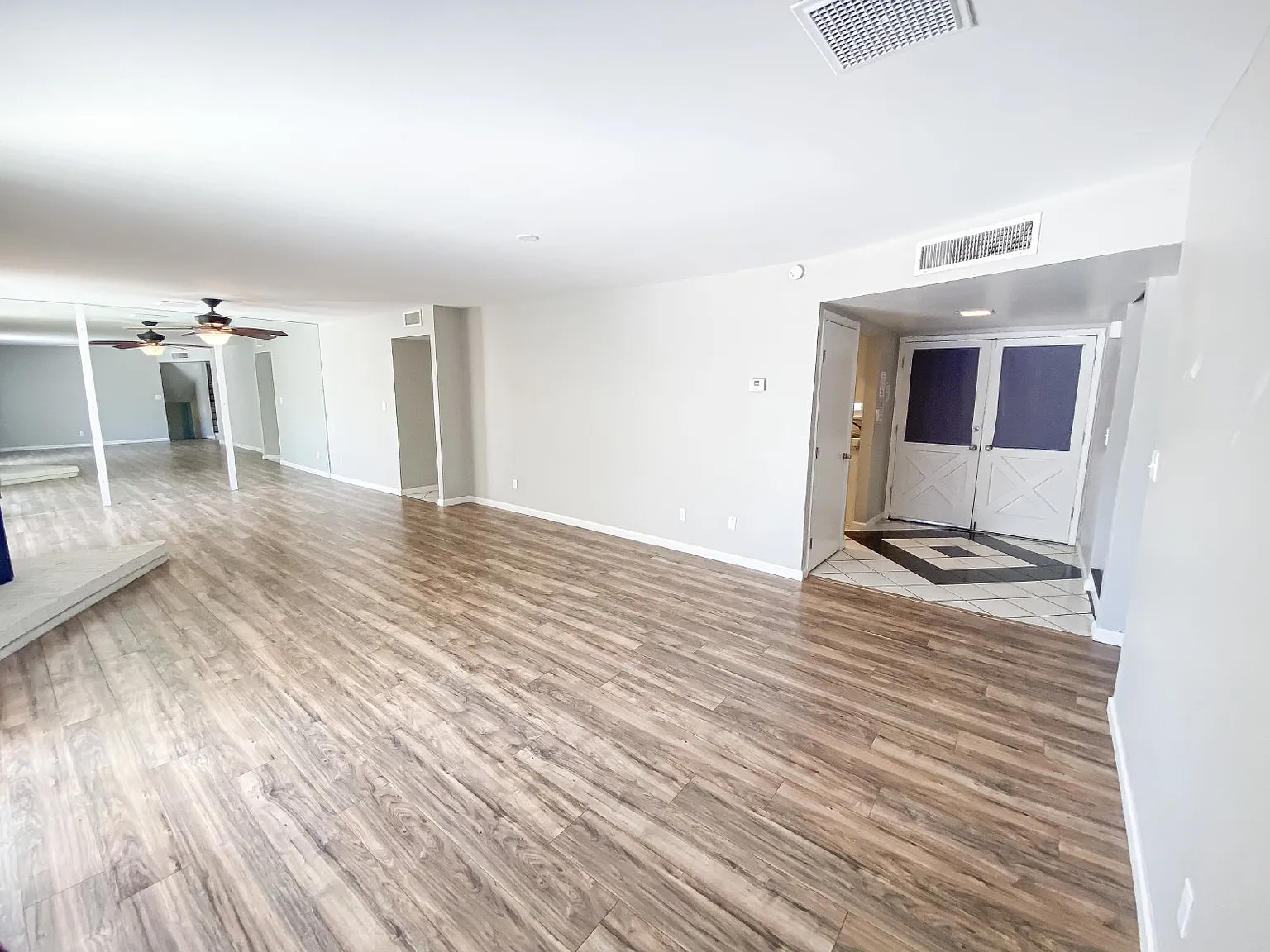 1519 E Laguna Dr — Photo 3