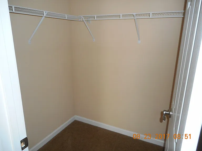 512 Leesburg Dr — Photo 15
