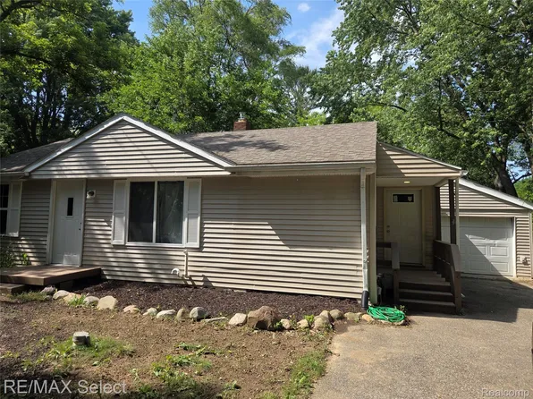 1460 Maria St, Flint, MI 48507