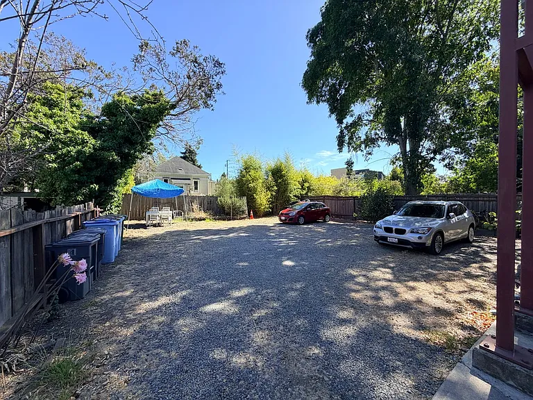 1628 Fairview St — Photo 2