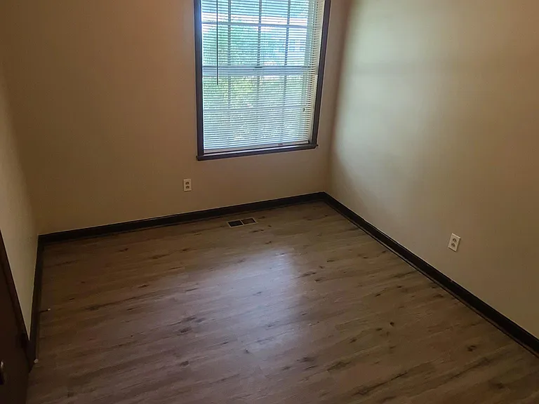 75 Riverside Dr — Photo 6