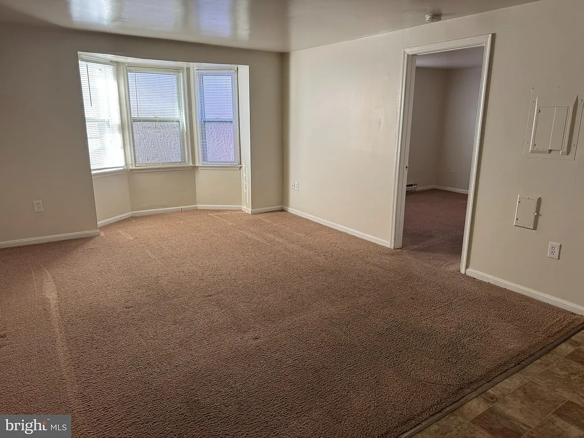 Building Photo - 109 S Bentz St #10