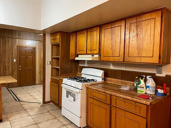 5th image of 411 Barnhill Dr