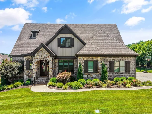 528 Larksong Dr, Farragut, TN 37934