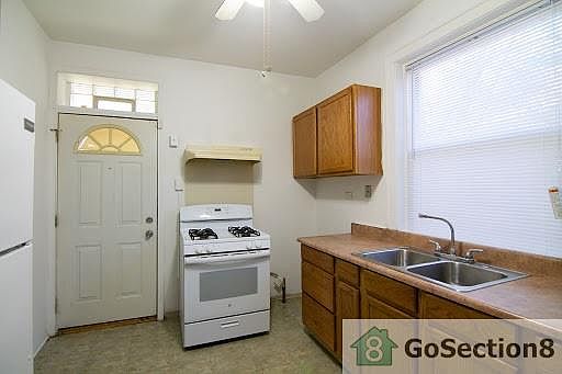 4th image of 7112 S King Dr #1