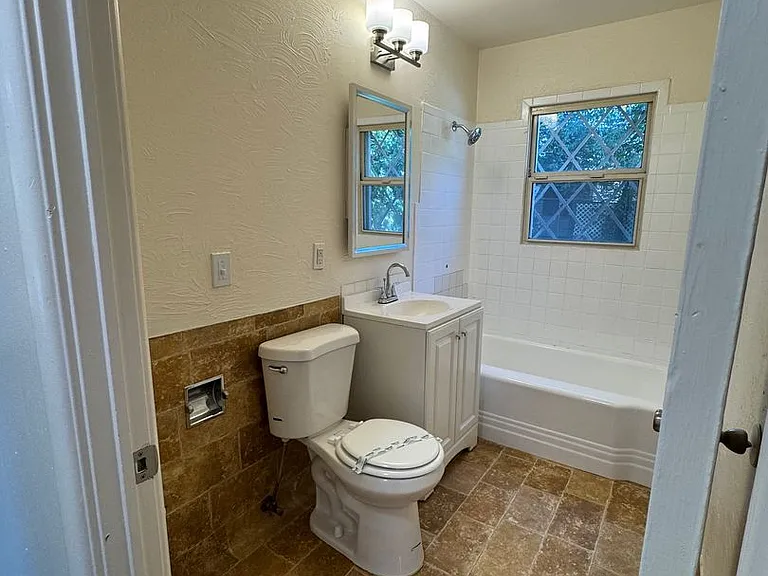 8003 N Wabash Ave — Photo 21