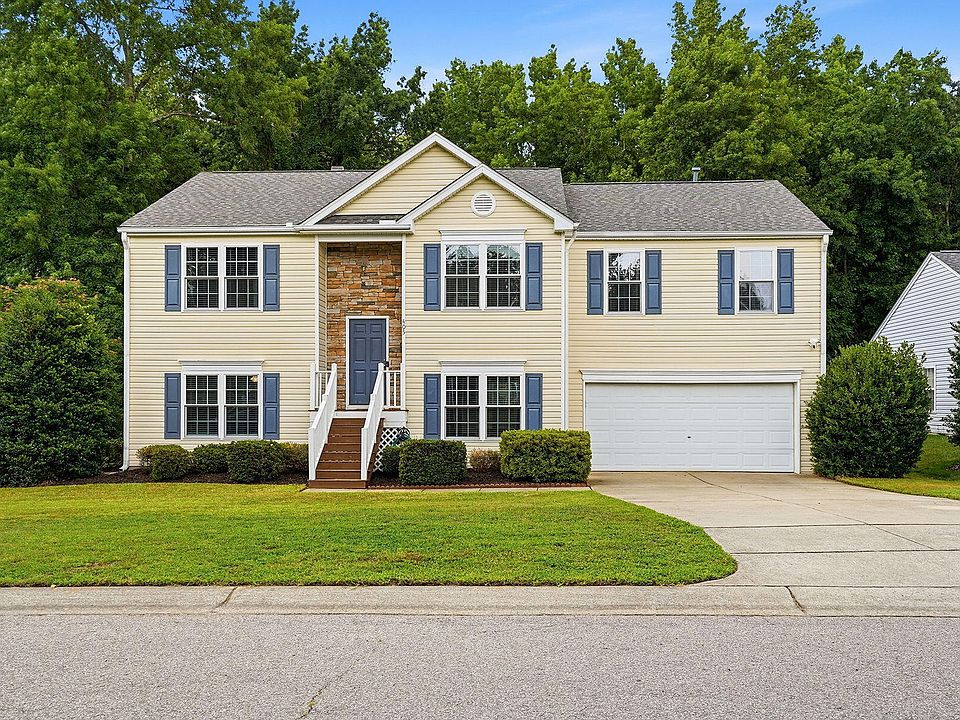 1st image of 405 Dogwood Creek Pl