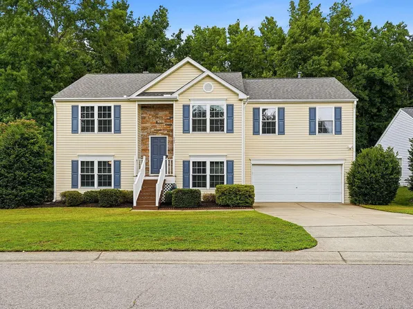 405 Dogwood Creek Pl, Fuquay Varina, NC 27526