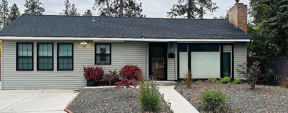 1st image of 812 E 41st Ave