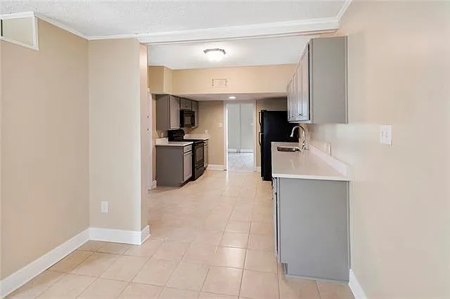 8510 S Claiborne Ave #A — Photo 5