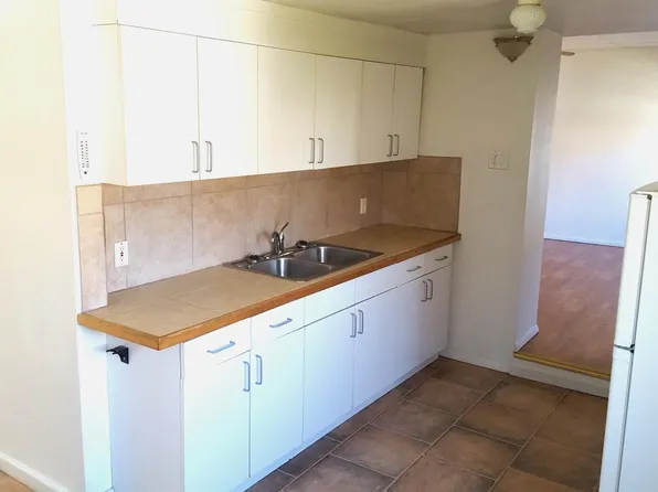 5329 Fleet Ave APT 4, Cleveland, OH 44105