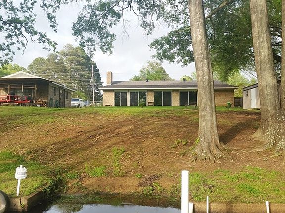 3rd image of 403 Bayou Oaks Dr