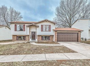 1944 Tealwood Cove Dr, Florissant, MO 63031