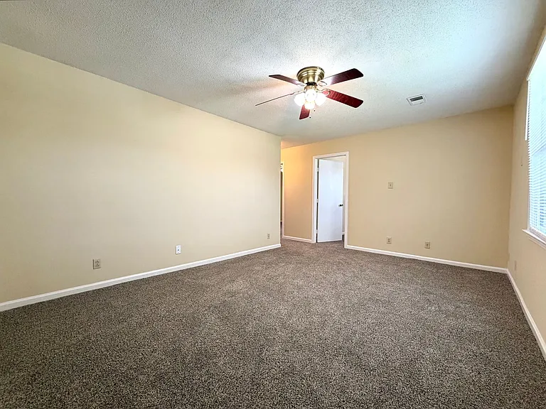 Bancroft Circle Apartments — Photo 4