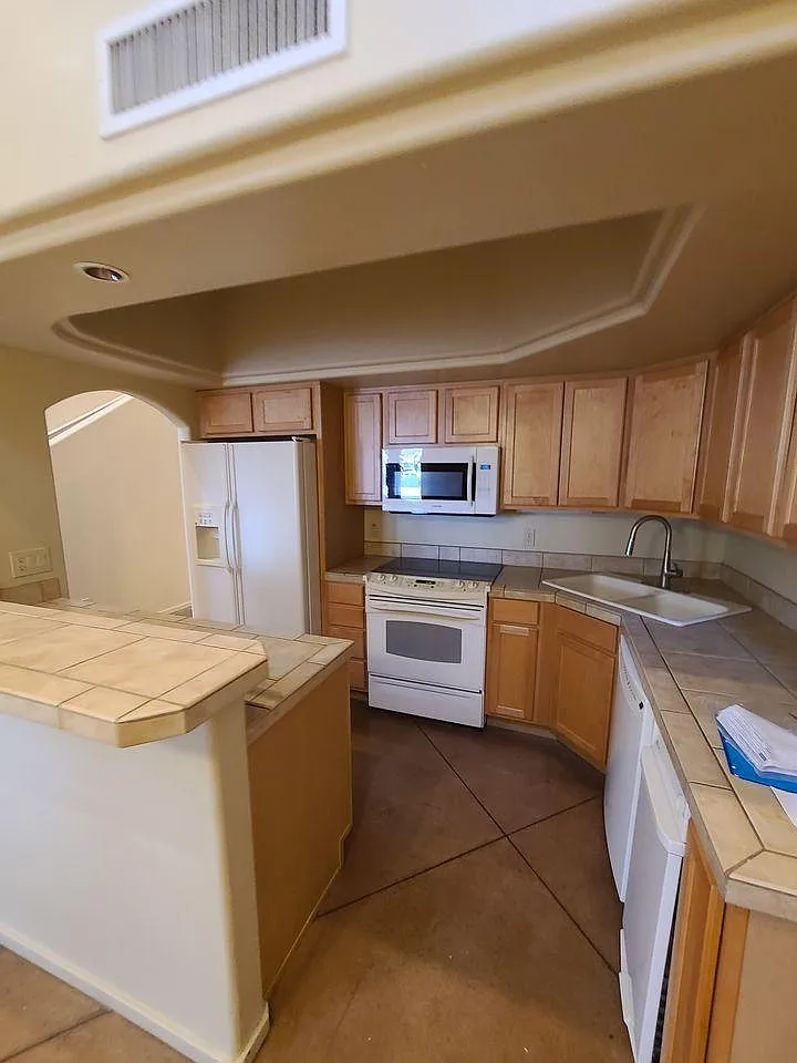 Building Photo - 446 N Campbell Ave #6105