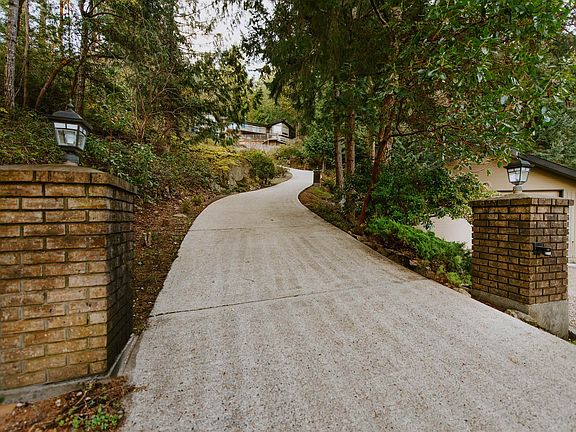 4th image of 8846 Redrooffs Rd