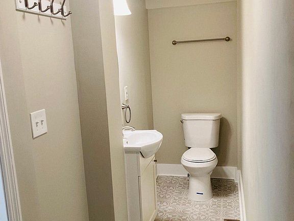 4th image of 1421 McCroskey Ave #1