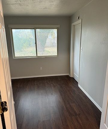 4th image of 36XX Dixie Dr