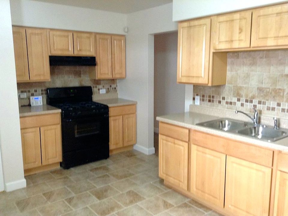 1st image of 402 Oglesby Ave