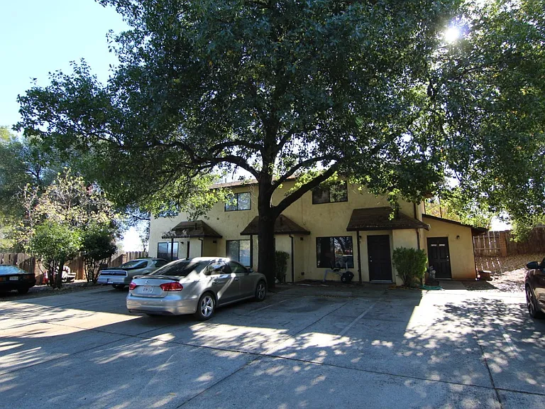 1975 10th St — Photo 14