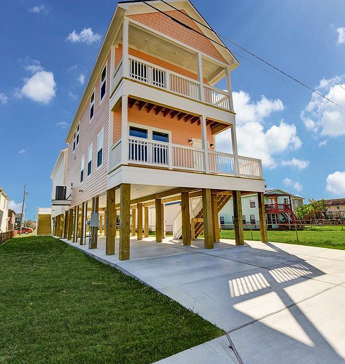 1st image of 2105 Victory Ave