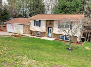 1290 Old Eccles Rd, Beckley, WV 25801