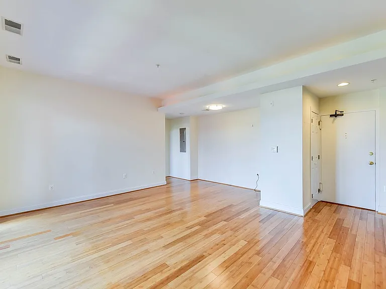 1011 Arlington Blvd #1101 — Photo 4