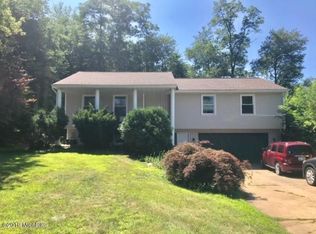 5242 Crooked Pine Dr SW, Wyoming, MI 49418