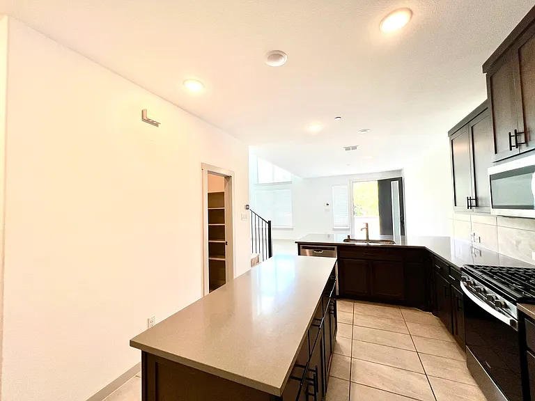1755 Montgomery Dr — Photo 10