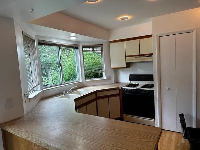 7356 Hedgerow Ct — Photo 5