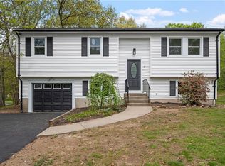 2 Camelot Cir, Johnston, RI 02919