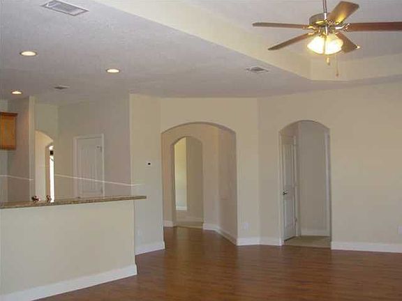 4th image of 8285 Woodside Ln