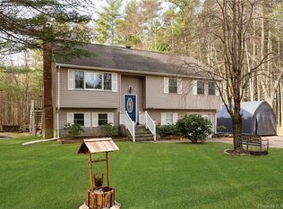 4 Pine Valley Dr, Voluntown, CT 06384